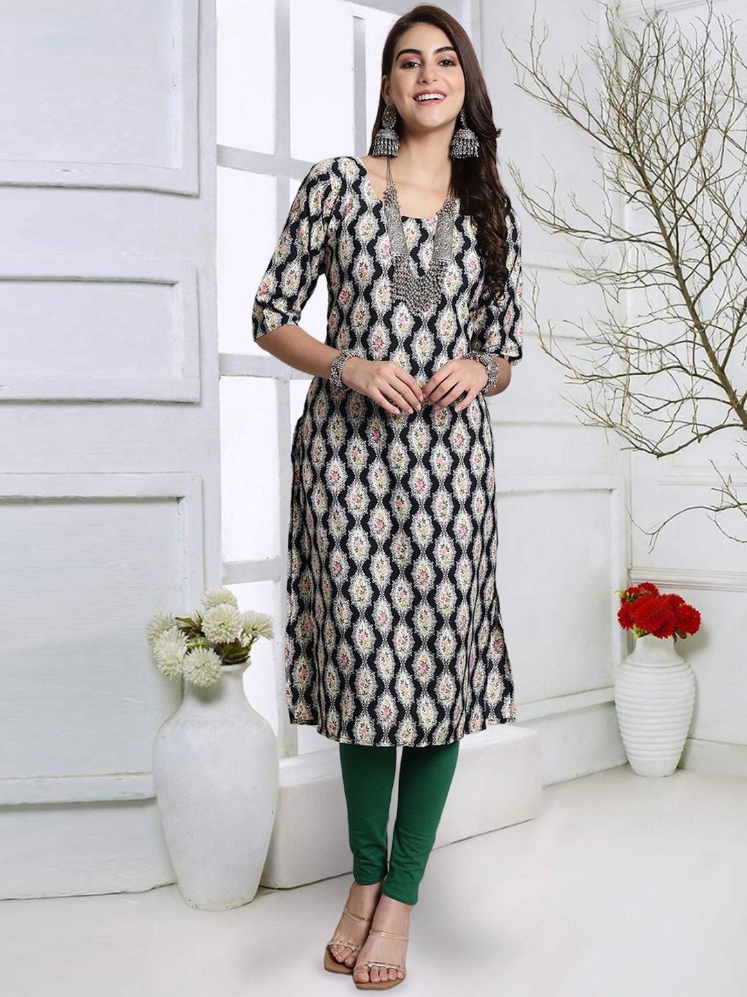 

7Threads Ethnic Motifs Printed Round Neck Straight Kurta, Black
