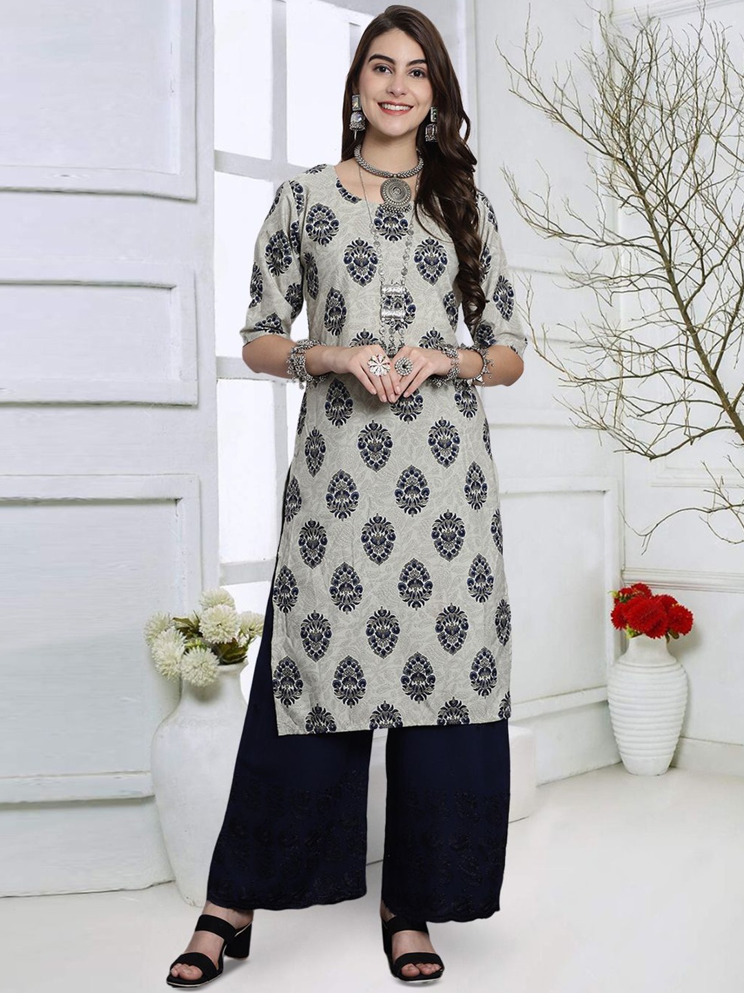 

7Threads Floral Printed Round Neck Straight Kurta, Grey