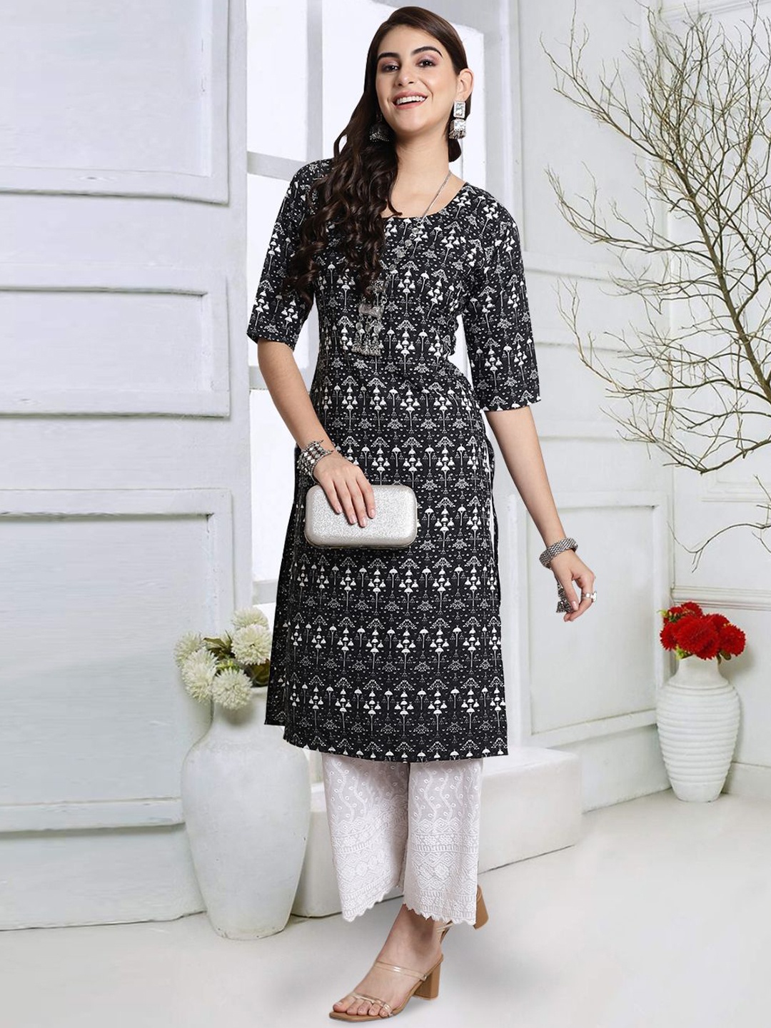 

7Threads Floral Printed Round Neck Regular Crepe Straight Kurta, Black
