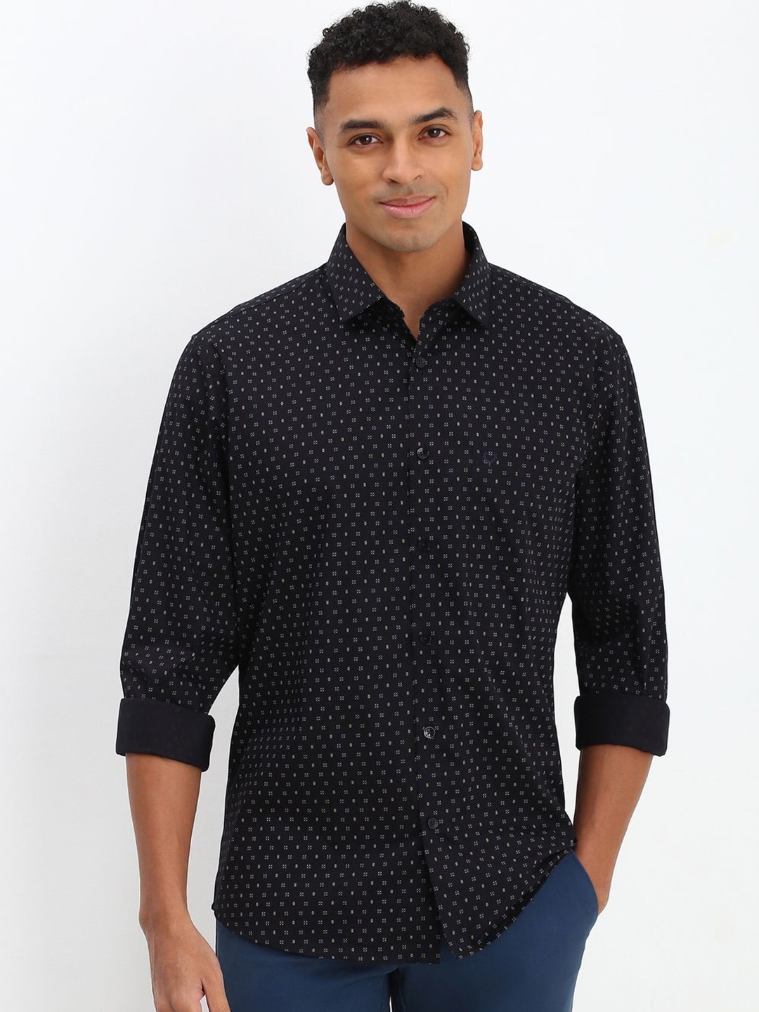 

Allen Solly Men Spread Collar Geometric Printed Cotton Slim Fit Casual Shirt, Black