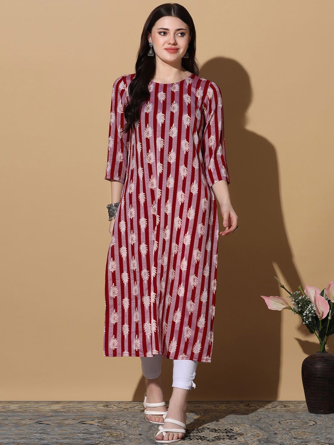

BAESD Floral Printed Straight Kurta, Maroon