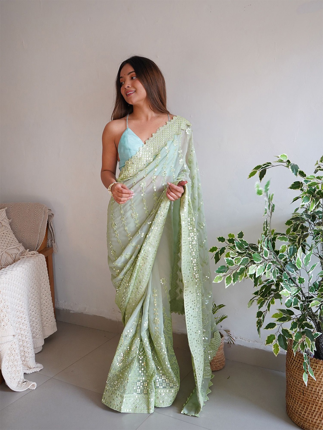 

elora Floral Sequinned Pure Georgette Saree, Green