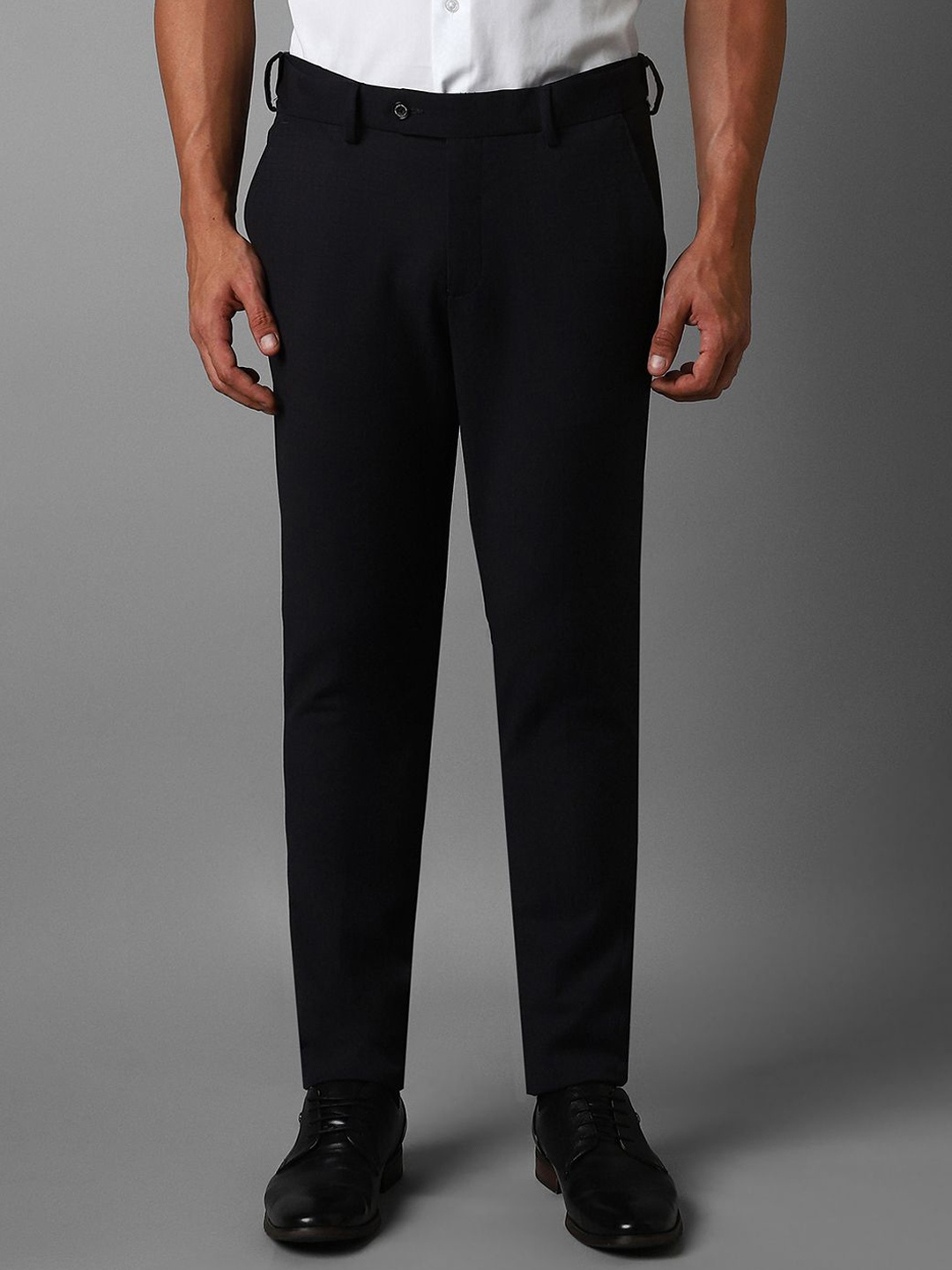 

Louis Philippe Men Solid Slim Fit Trousers, Black