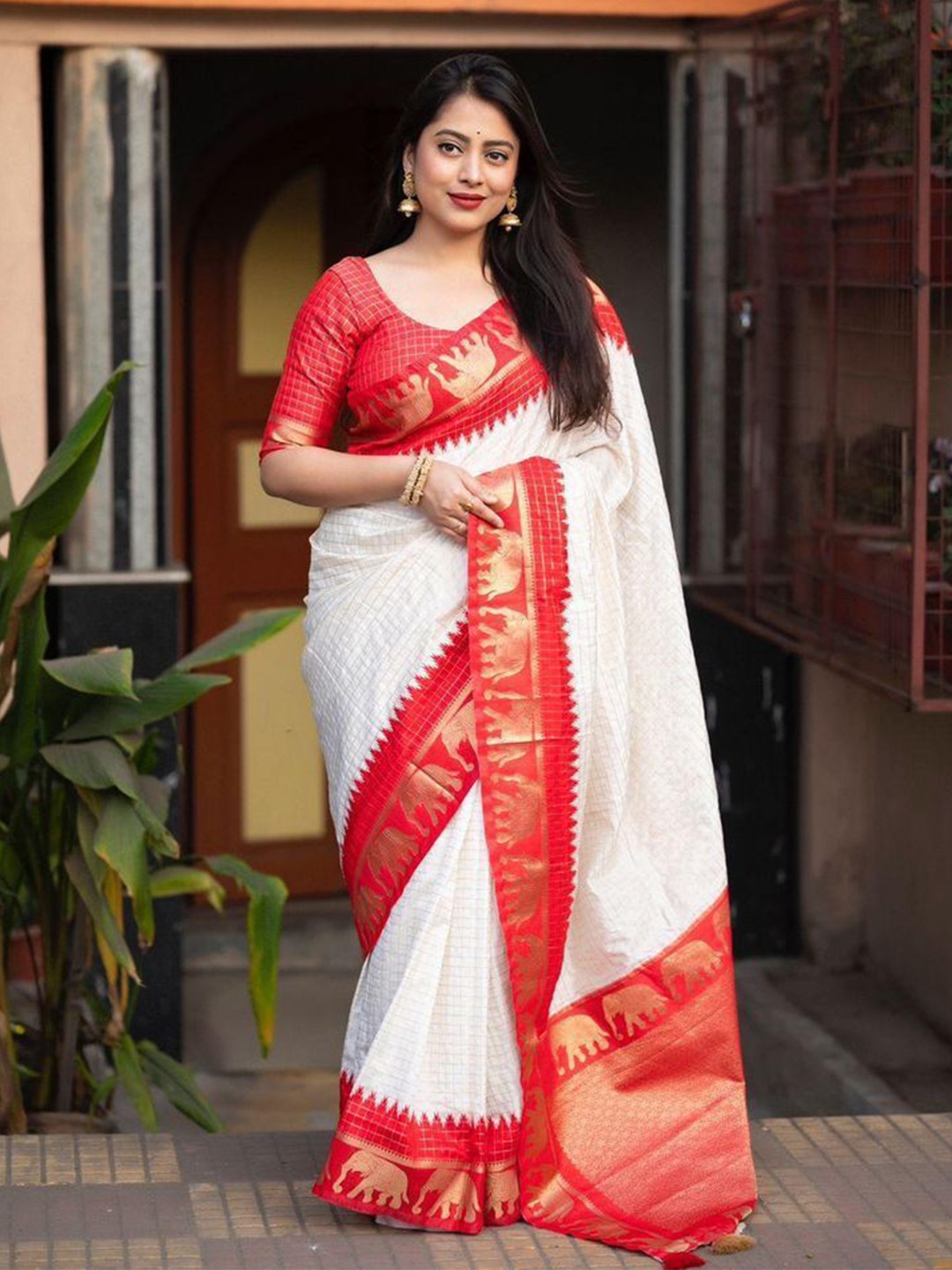 

Marziyaa Woven Design Zari Silk Cotton Banarasi Saree, White