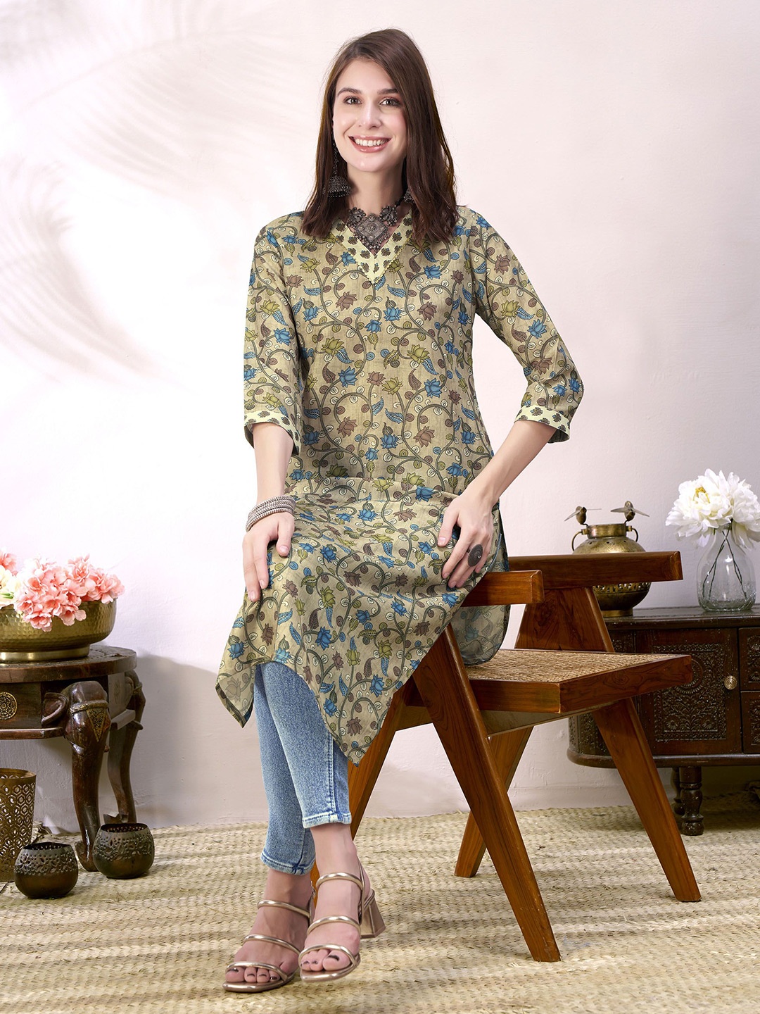 

Anouk Rustic Floral Printed Straight Kurta, Beige