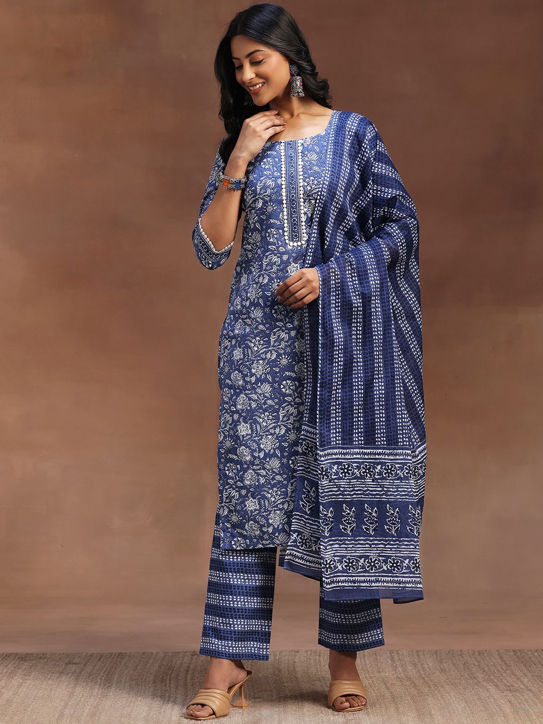

Libas Floral Printed Pure Cotton straight Kurta with Trousers & Dupatta, Blue