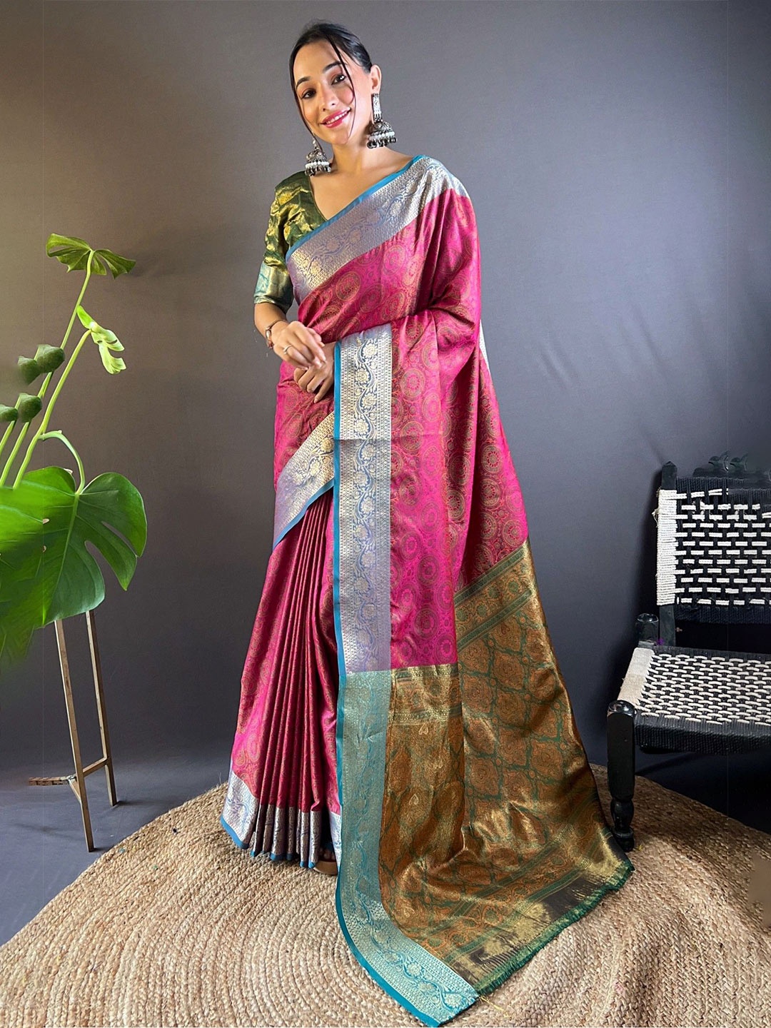 

MySilkLove Woven Design Zari Silk Banarasi Saree, Pink