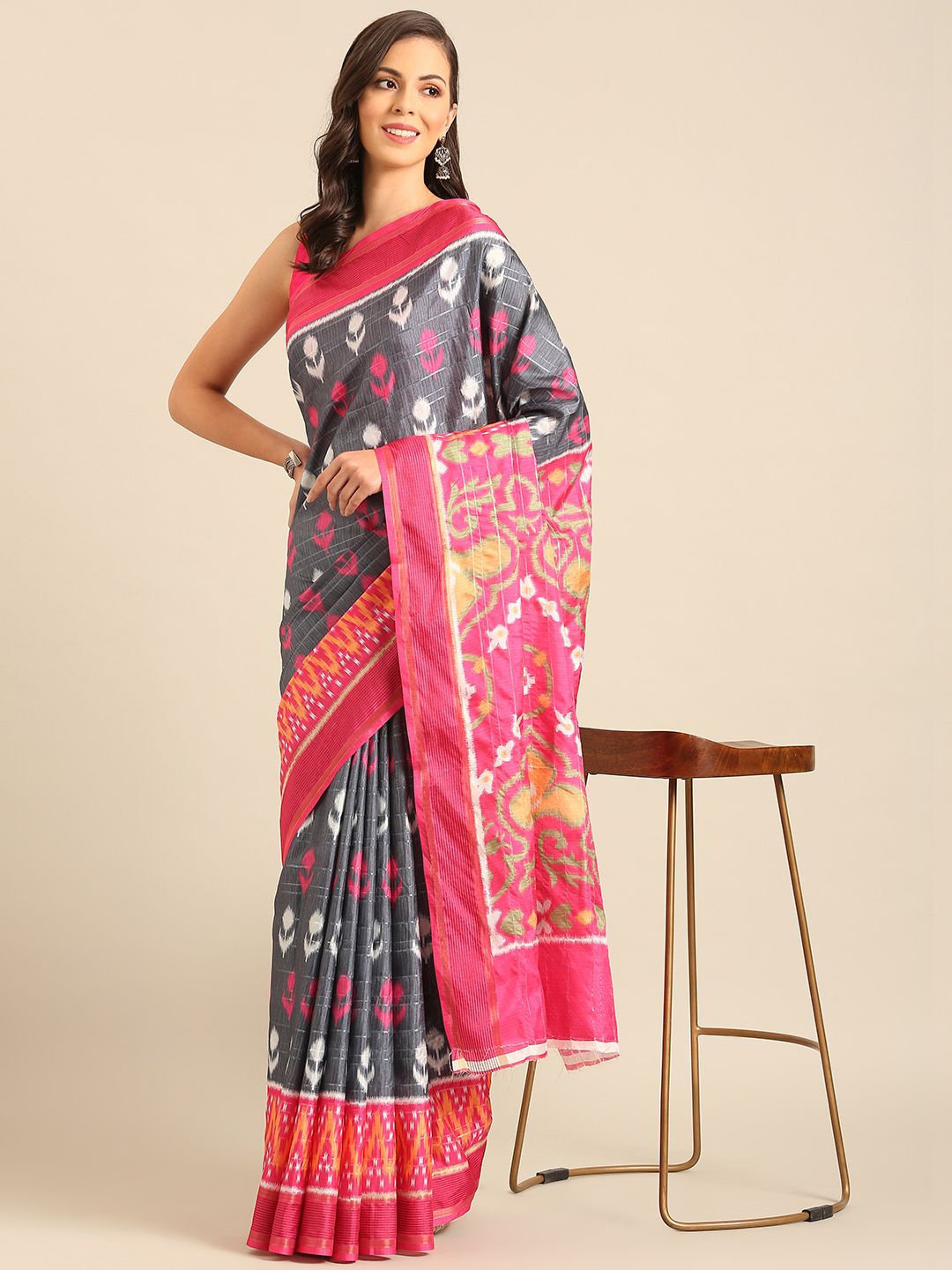 

Exclusiva Printed Saree, Grey