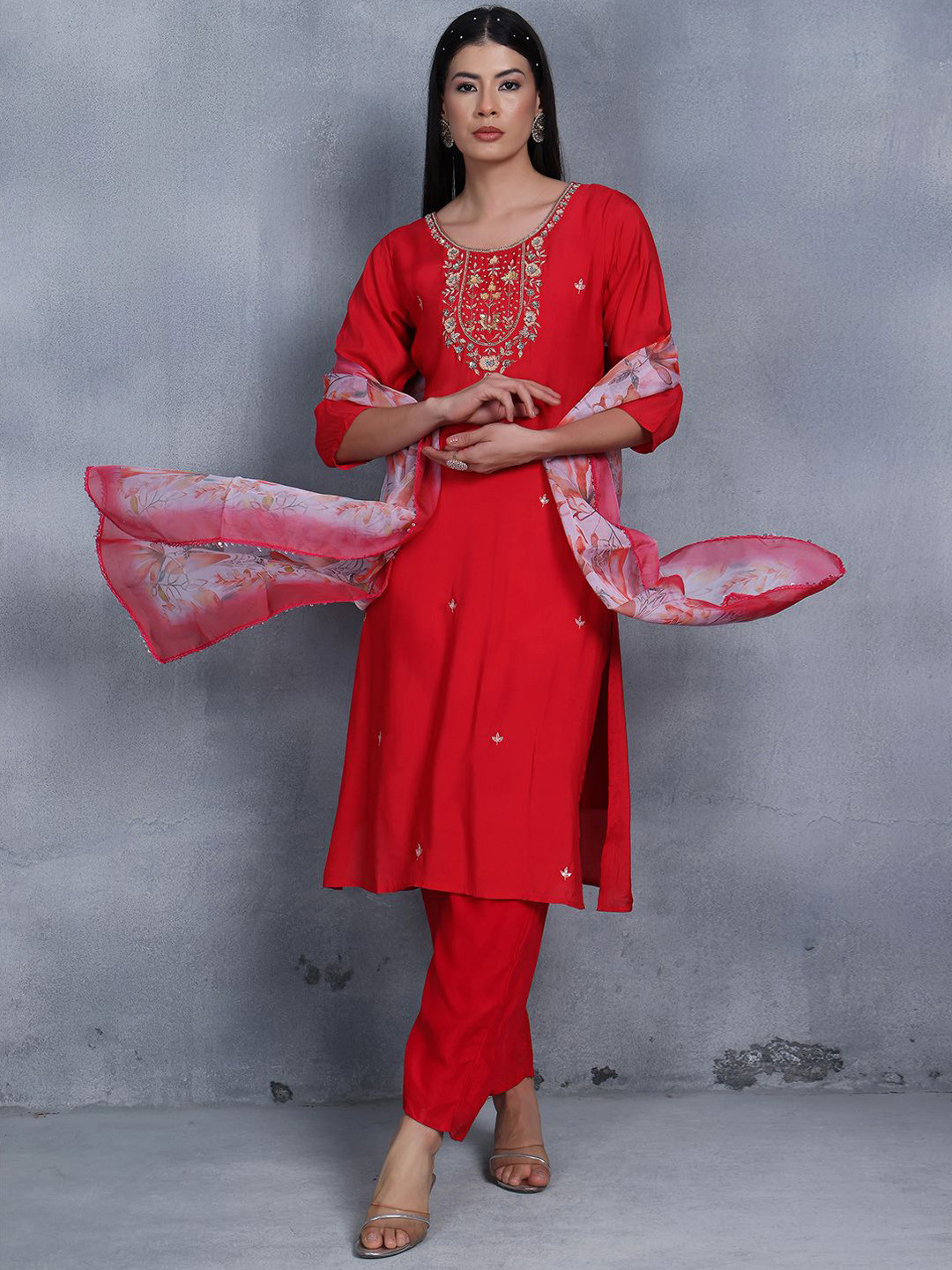 

Rang by Indya Floral Embroidered Regular Sequinned Kurta With Trousers & Dupatta, Pink