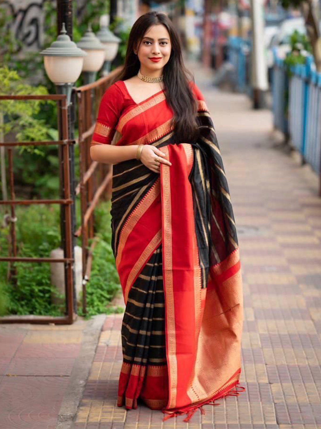 

Marziyaa Woven Design Zari Banarasi Traditional Saree, Black