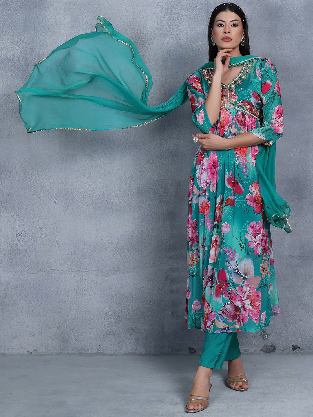 

Rang by Indya Floral Printed Empire Beads and Stones Kurta With Trousers & Dupatta, Green