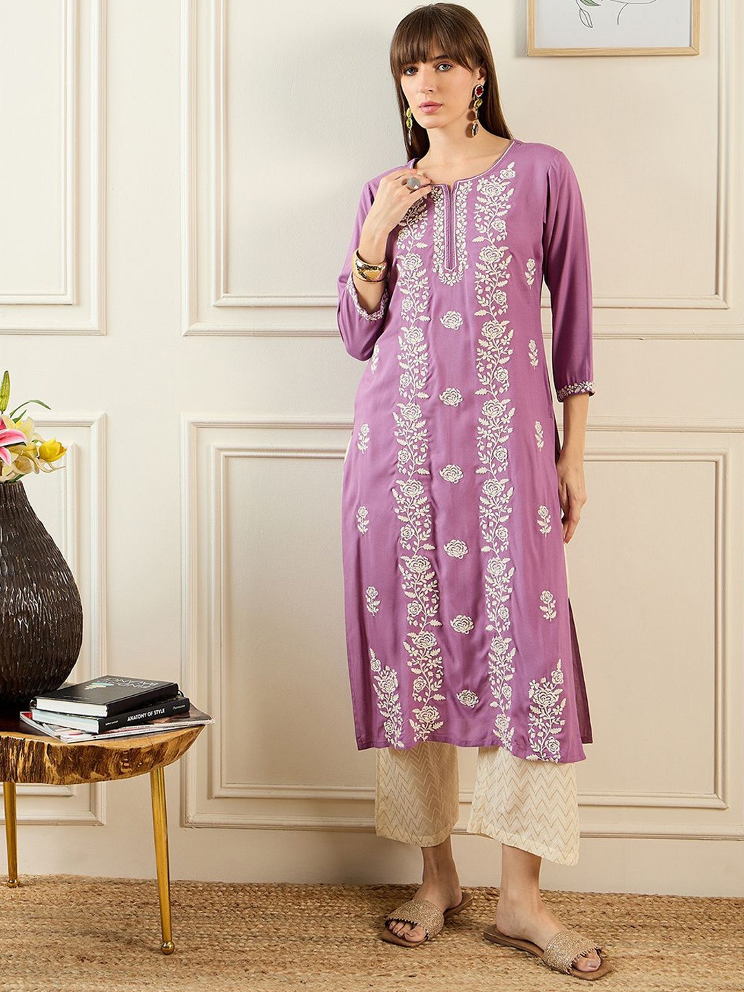 

Indo Era Floral Embroidered Notch Neck Straight Kurta, Lavender