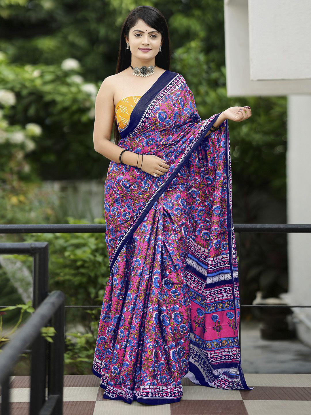 

KALINI Floral Bagru Printed Saree, Pink