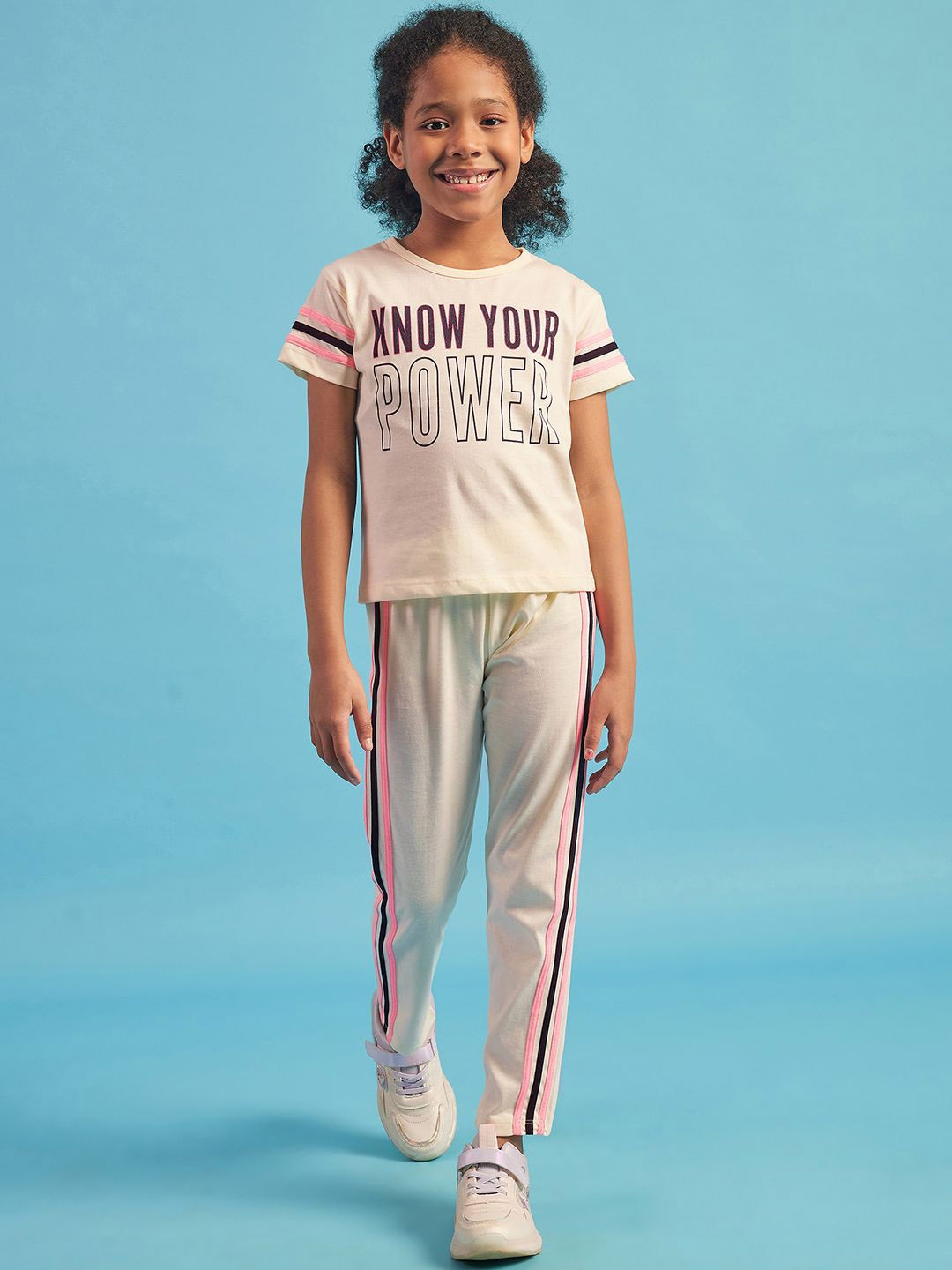 

PAMPOLINA Girls Solid Printed T-Shirt and Trackpants, Off white
