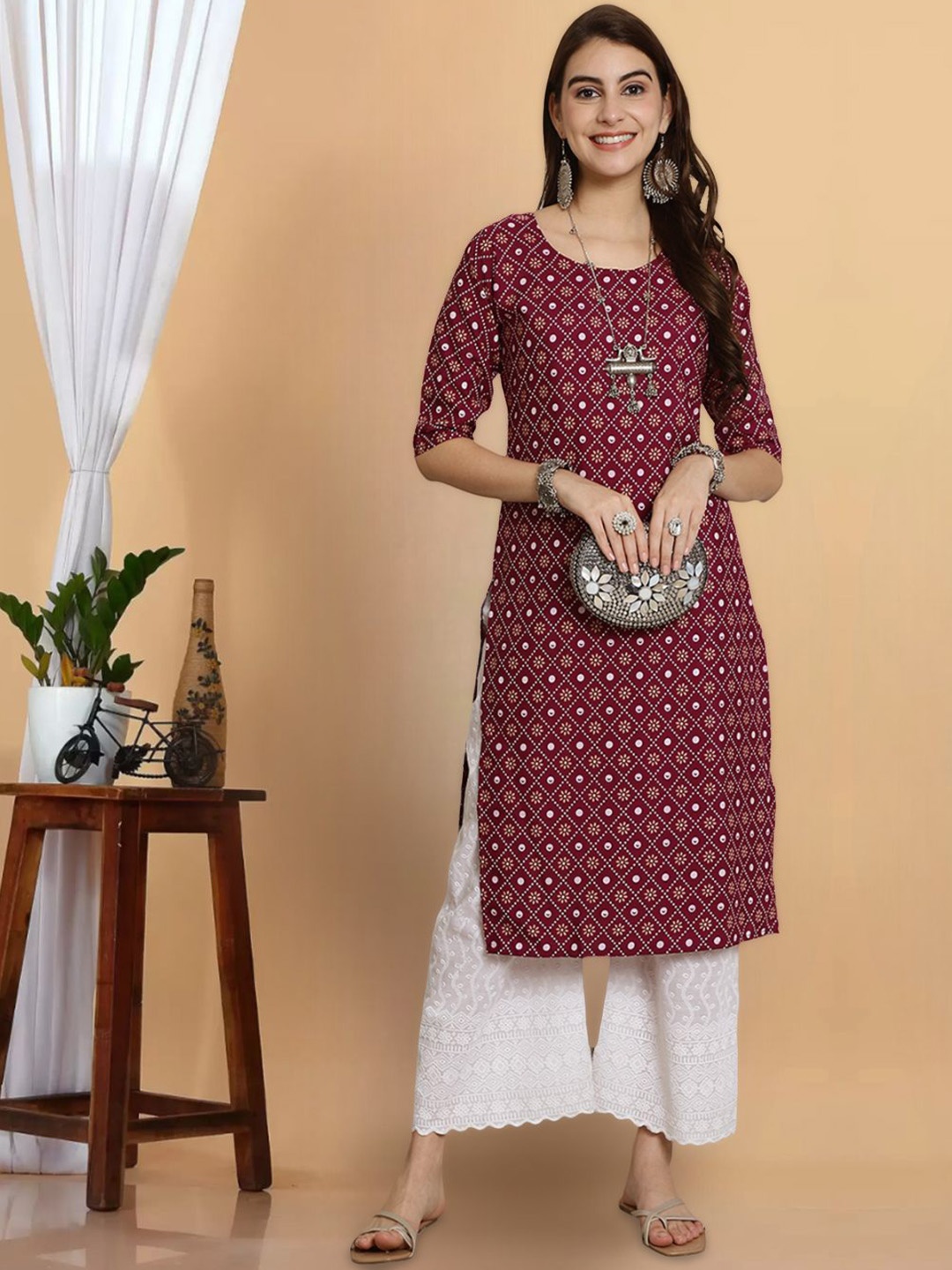 

7Threads Floral Printed Round Neck Straight Kurta, Maroon