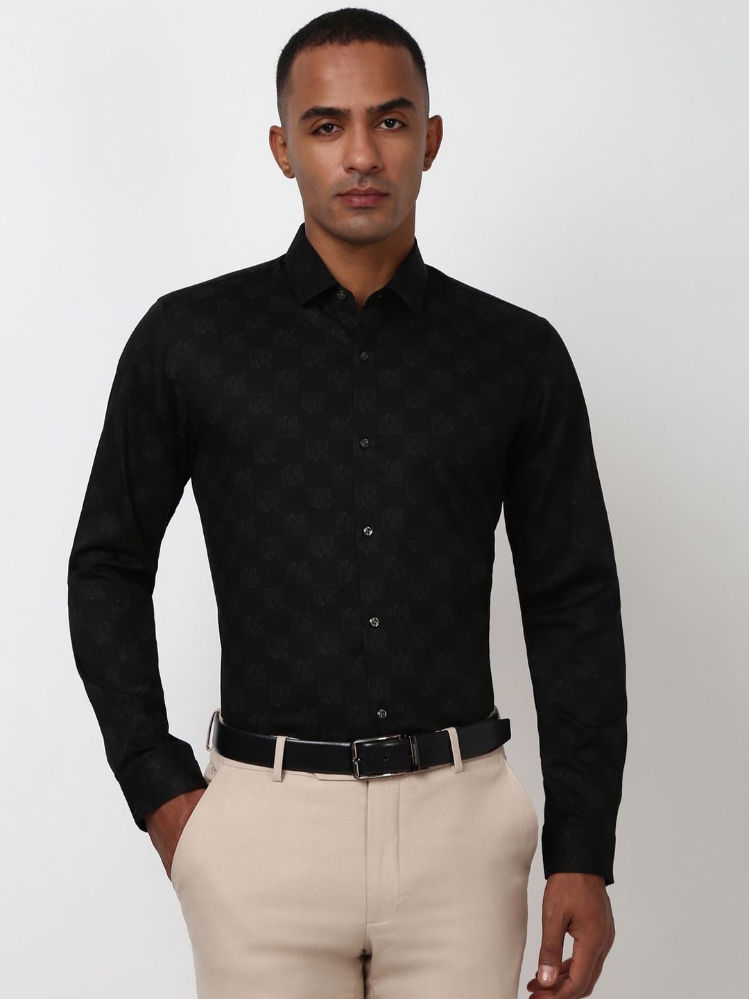 

Peter England Men Spread Collar Geometric Printed Cotton Slim Fit Formal Shirt, Black