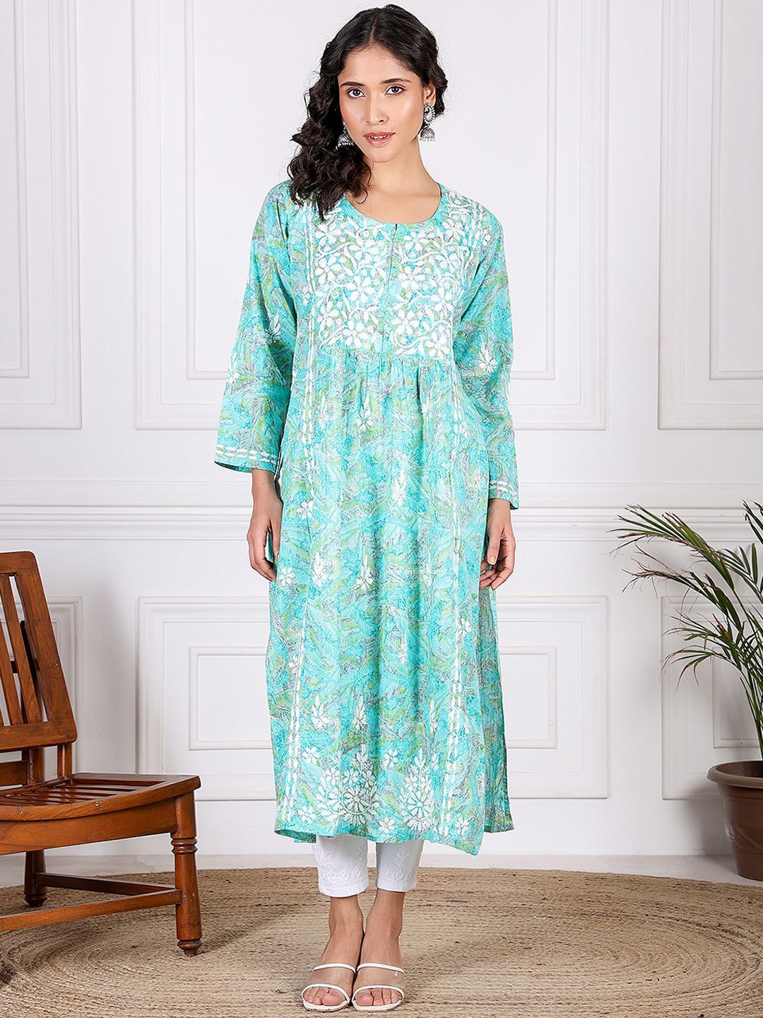 

Chowkhat Floral Printed Notch Neck Thread Work Panelled A-Line Kurta, Green