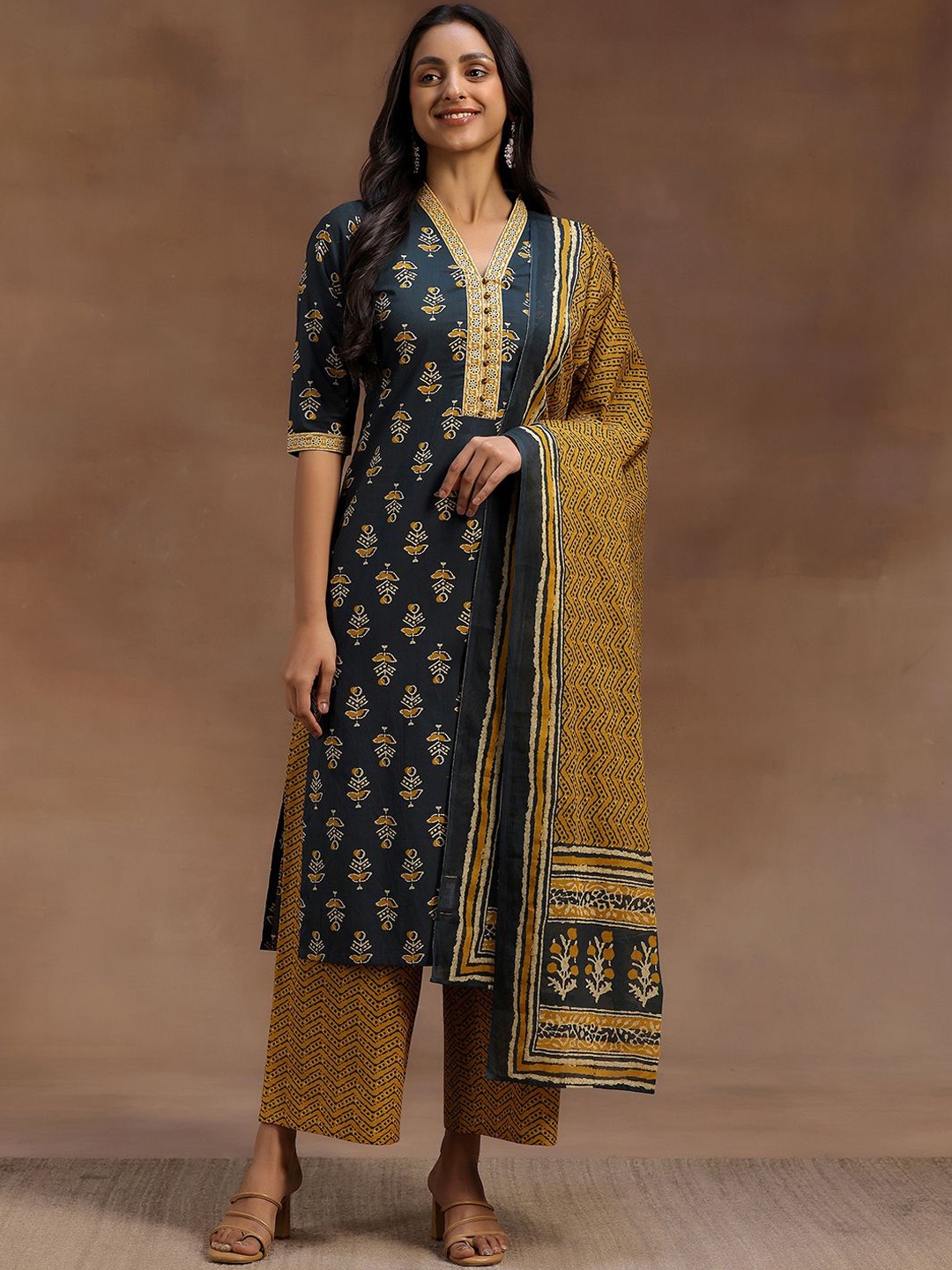 

Libas Green Ethnic Motifs Printed V-Neck Pure Cotton Kurta with Palazzos & Dupatta