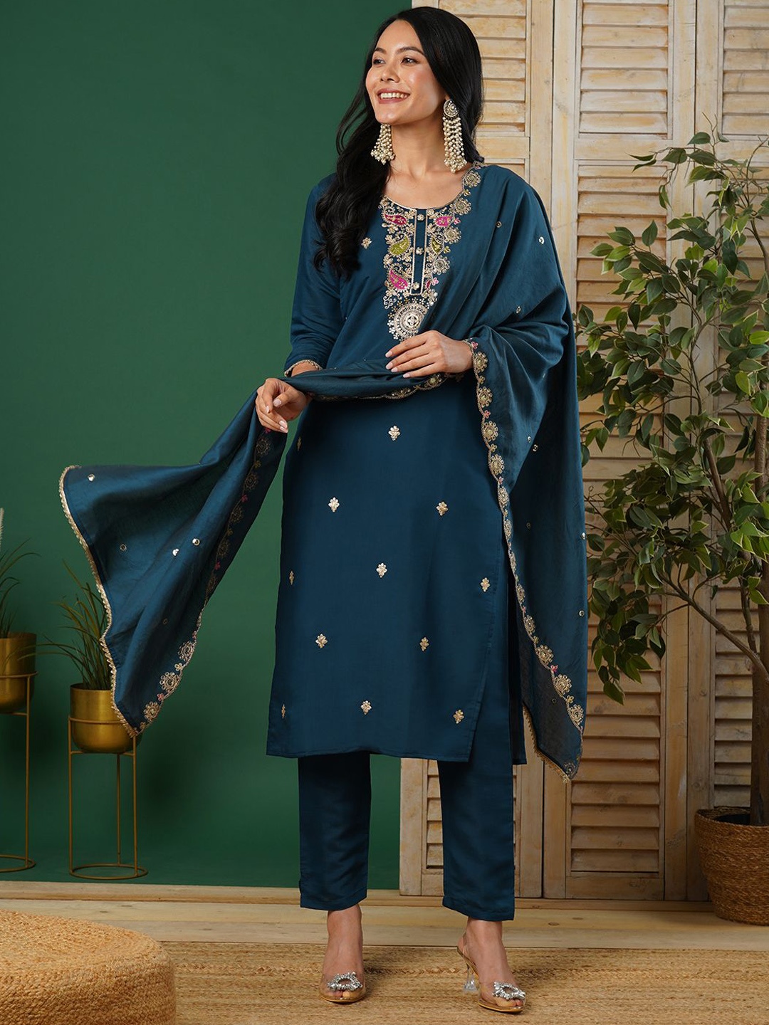 

CARTYSHOP Plus Size Floral Embroidered Regular Zari Straight Kurta with Salwar & Dupatta, Teal