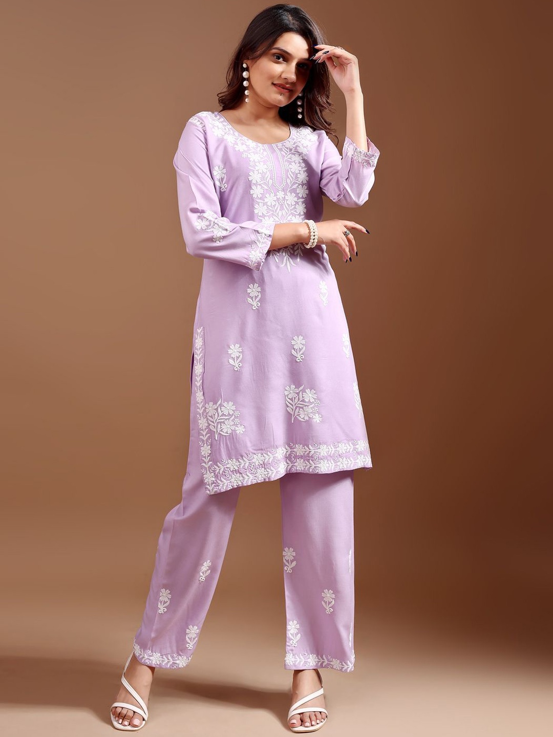 

GORGONE Floral Embroidered Thread Work Straight Kurta With Palazzos, Purple