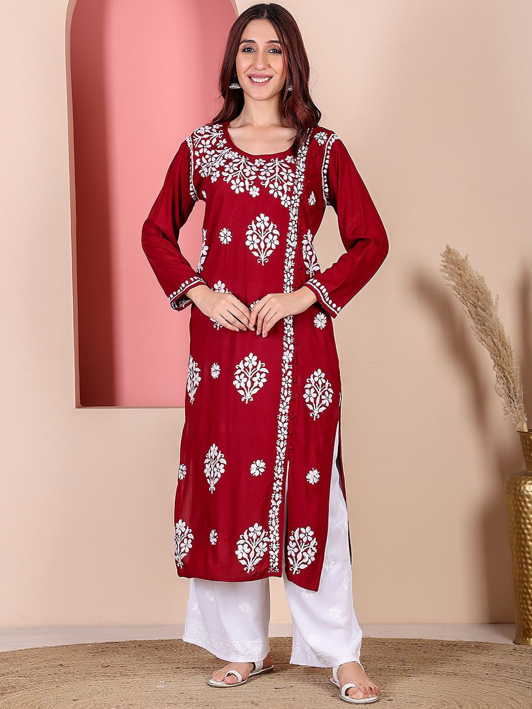 

Chowkhat Floral Embroidered Round Neck Straight Kurta, Red
