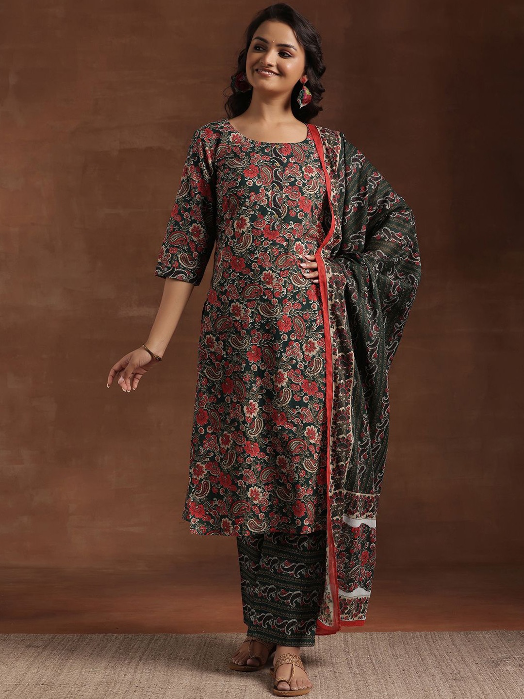 

Libas Floral Printed Pure Cotton Straight Kurta with Trousers & Dupatta, Green