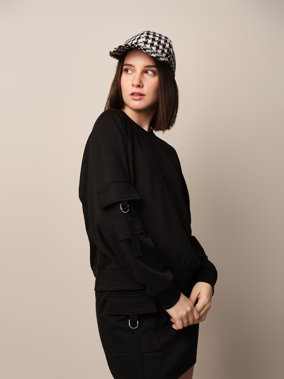 

ONLY Women Solid Round Neck Sweatshirt, Black