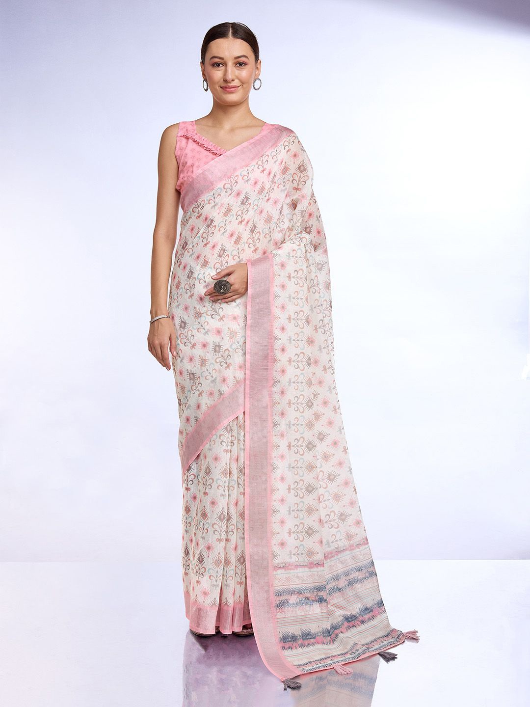 

Ishin Floral Saree, White