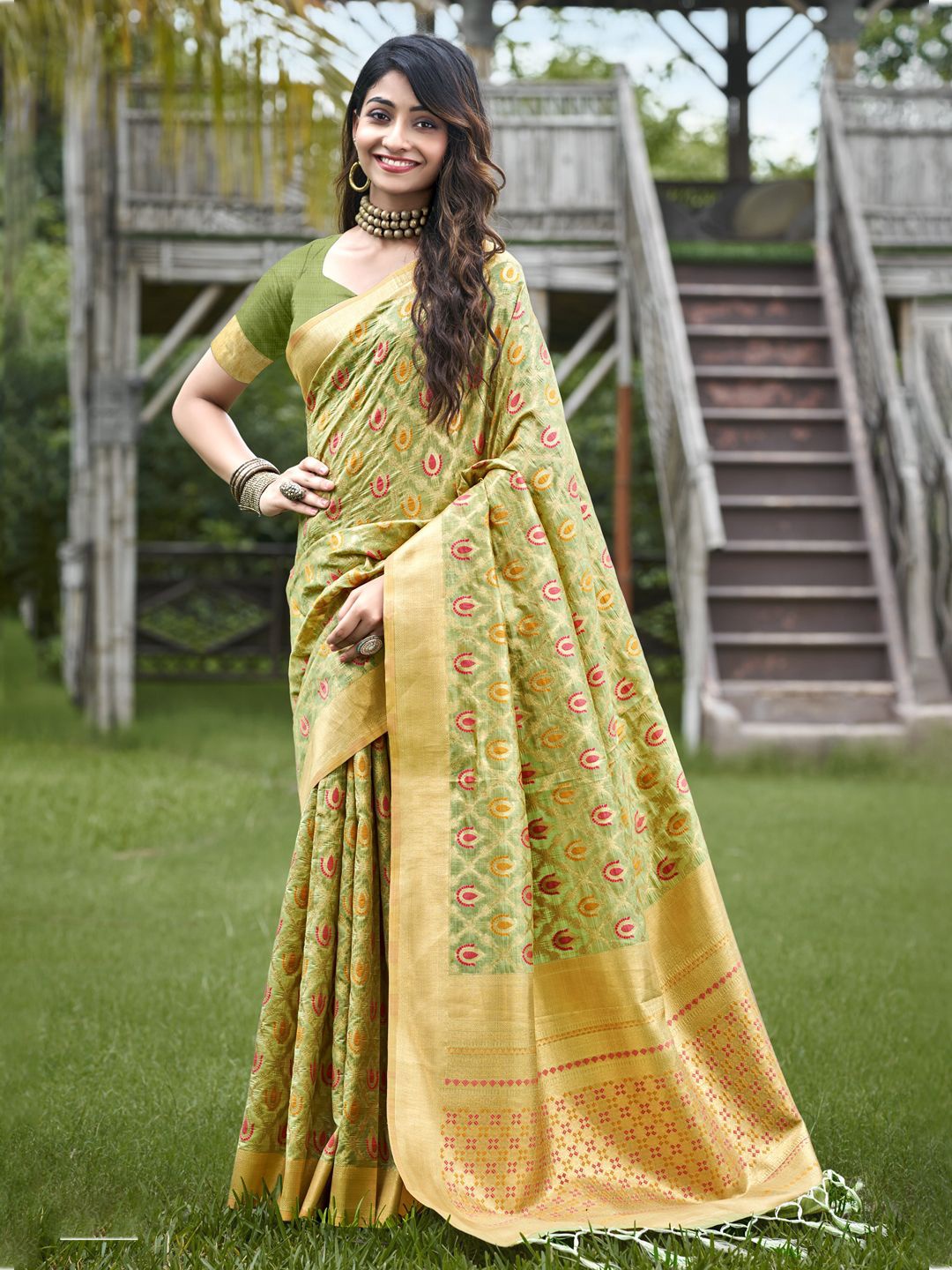 

Exclusiva Ethnic Motifs Zari Saree, Green