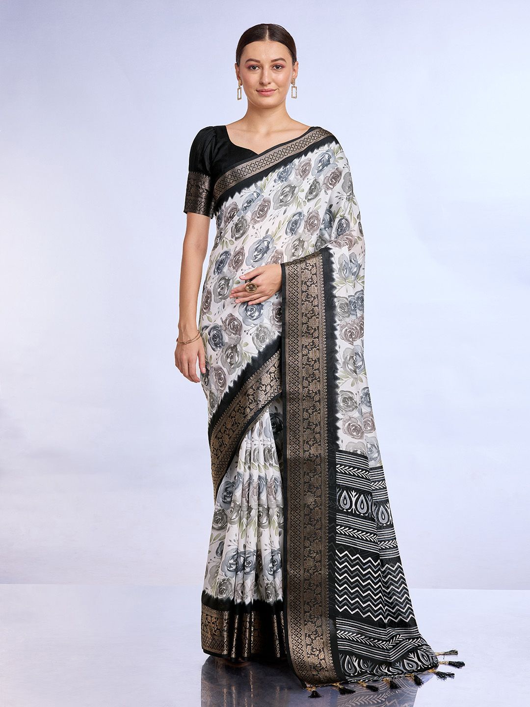 

Ishin Floral Printed Saree, White