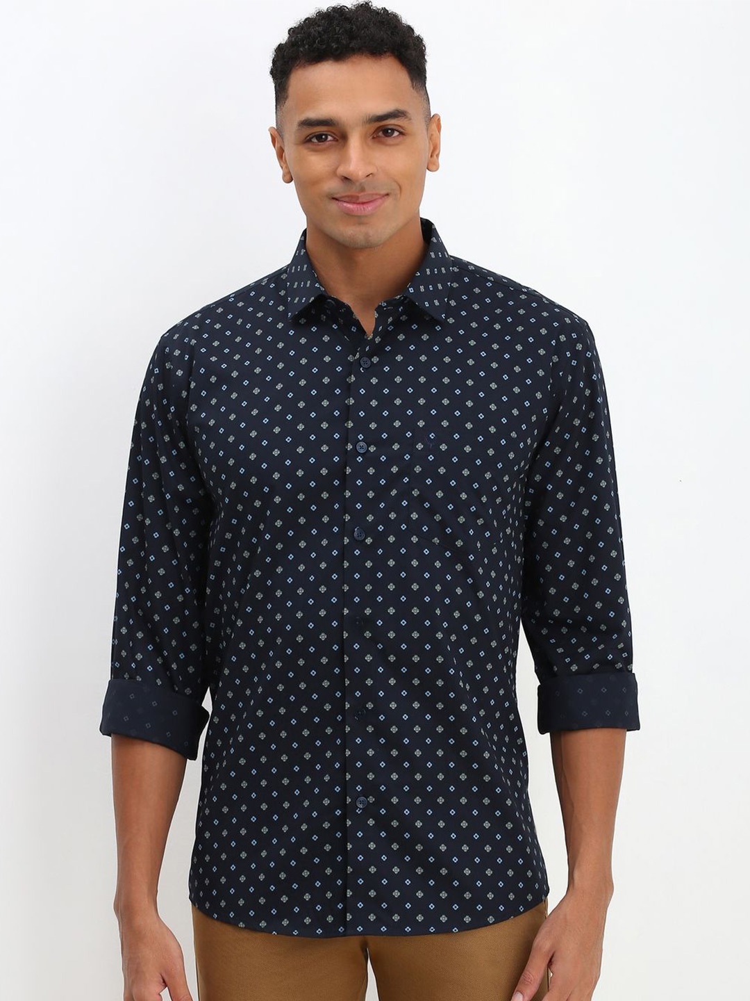 

Allen Solly Men Spread Collar Micro Ditsy Printed Cotton Slim Fit Casual Shirt, Navy blue