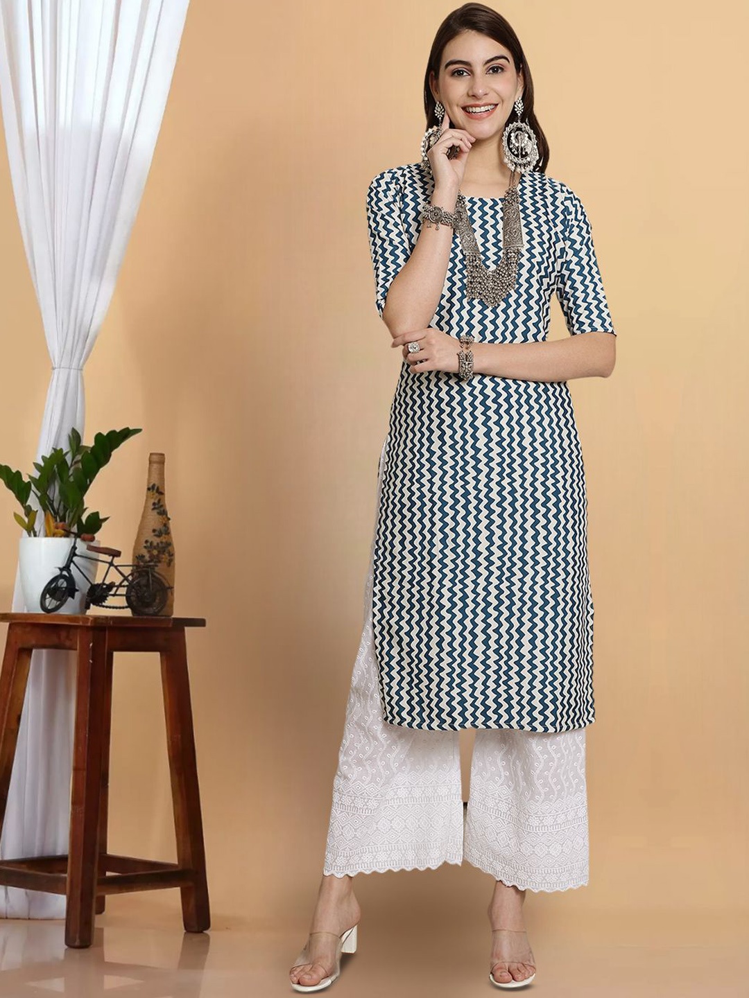 

7Threads Geometric Printed Round Neck Straight Kurta, Navy blue