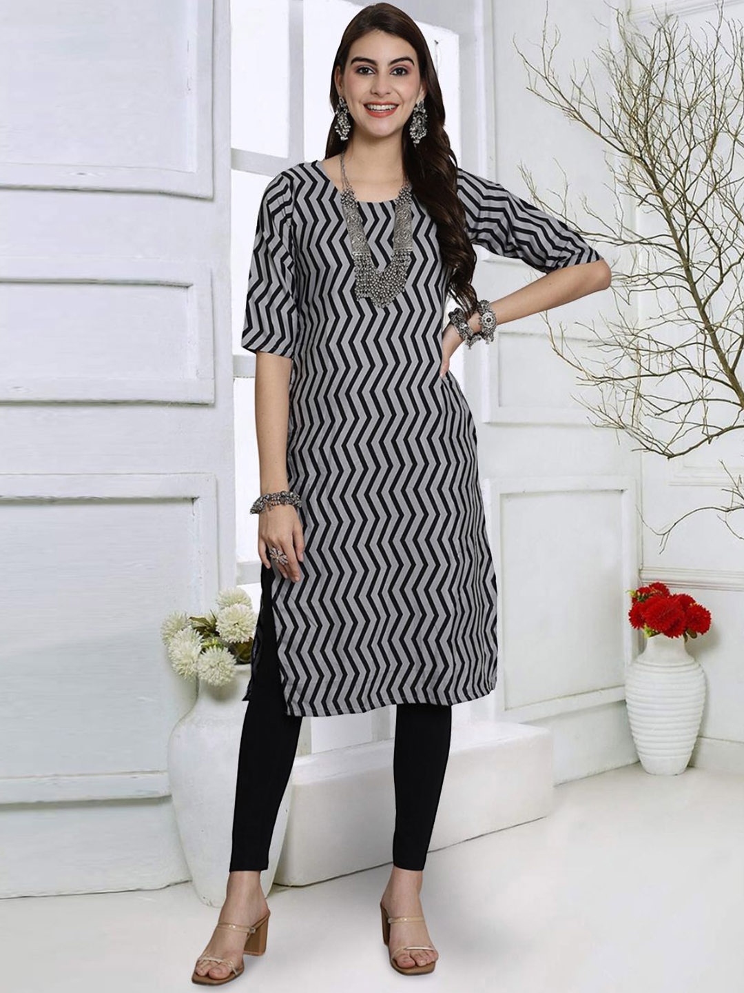 

7Threads Geometric Printed Round Neck Straight Kurta, Black