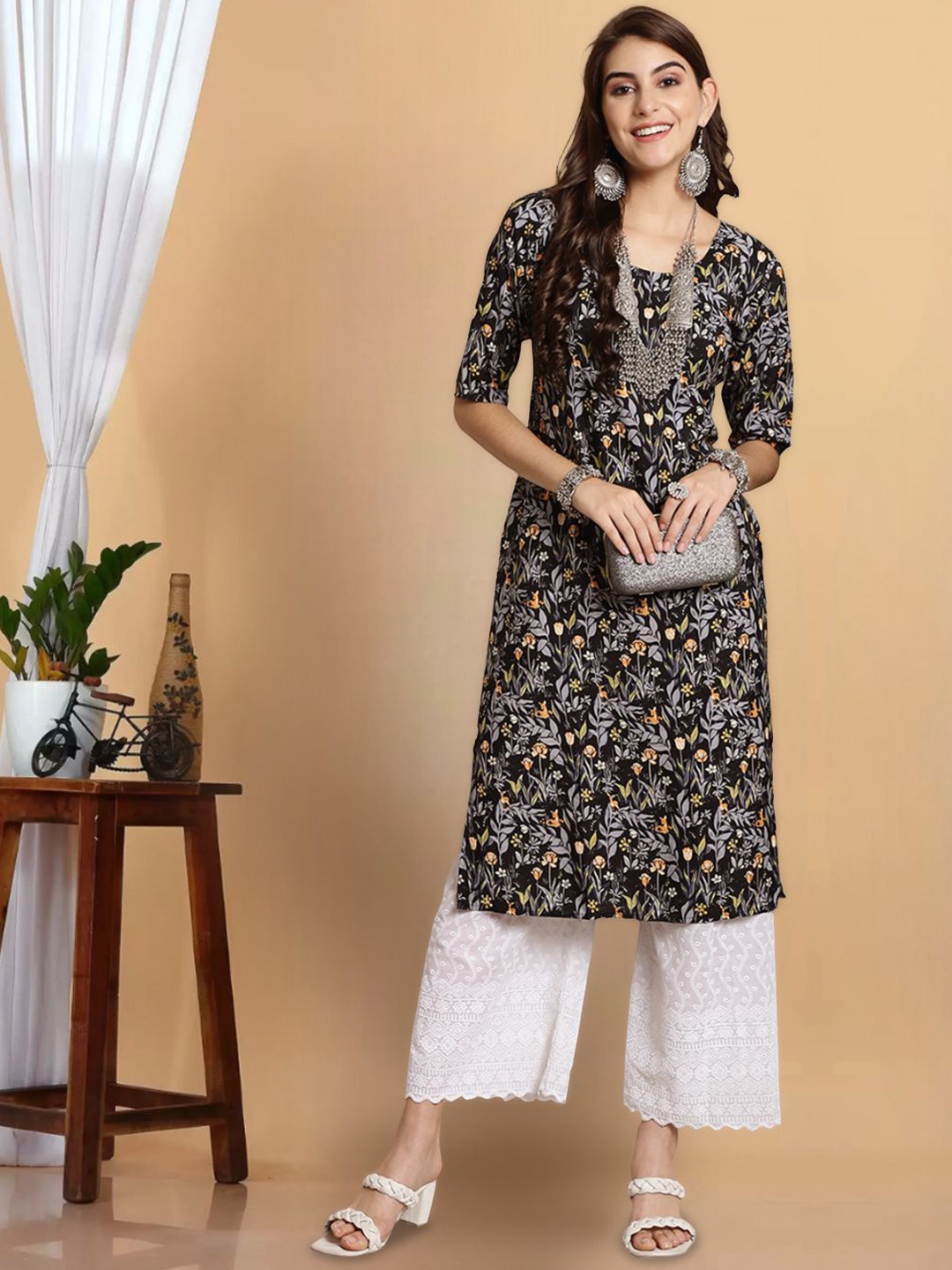 

7Threads Floral Printed Round Neck Straight Kurta, Black