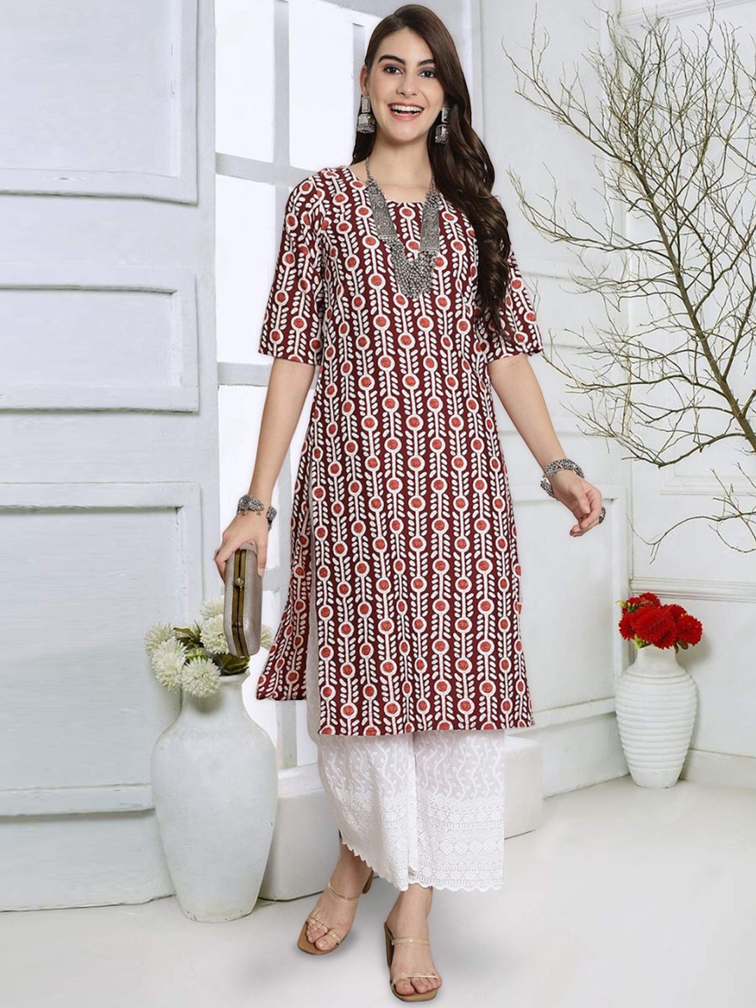 

KALINI Geometric Printed Round Neck Crepe Straight Kurta, Maroon