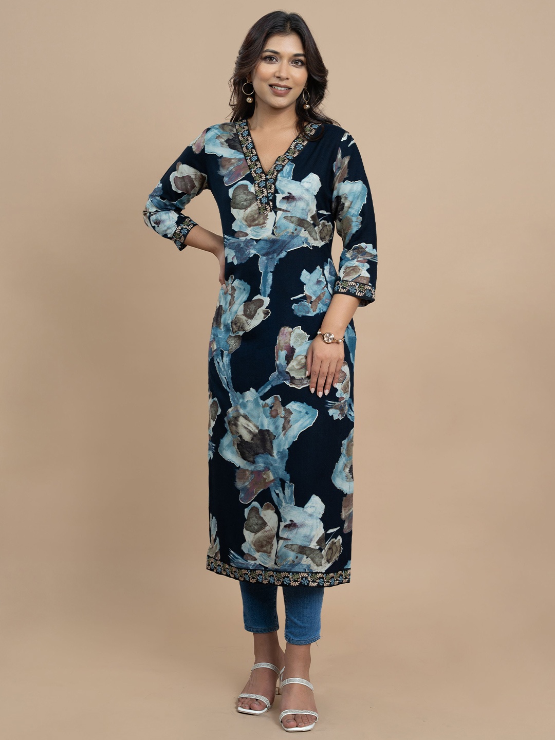 

Virica Floral Printed Straight Kurta, Navy blue