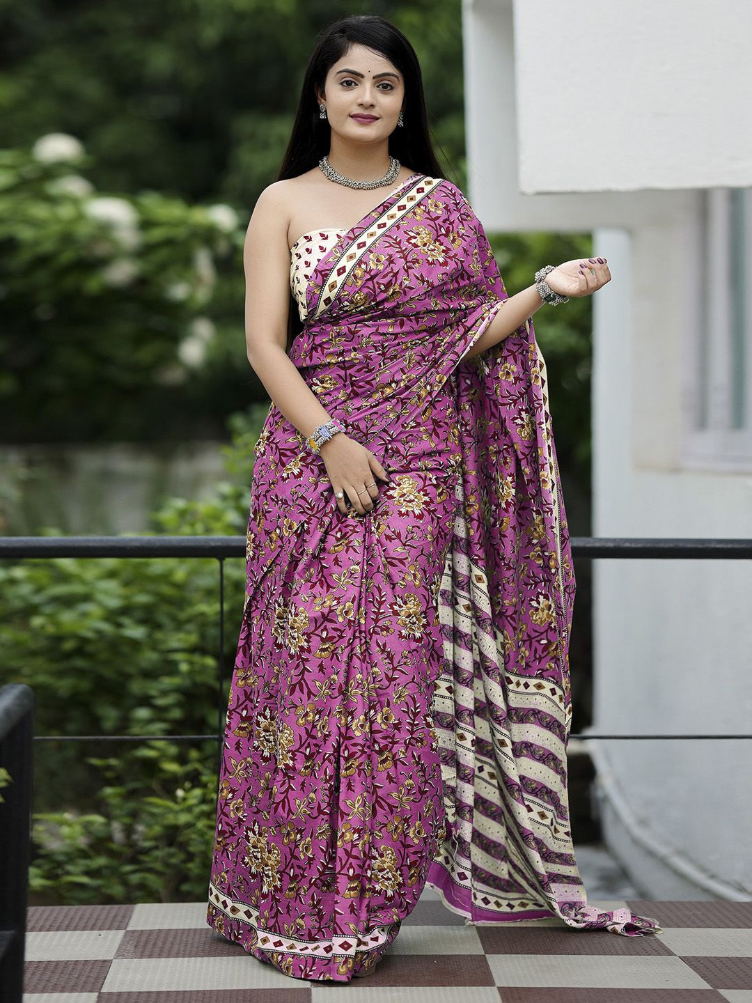 

KALINI Floral printed Bagru Saree with blouse piece, Purple