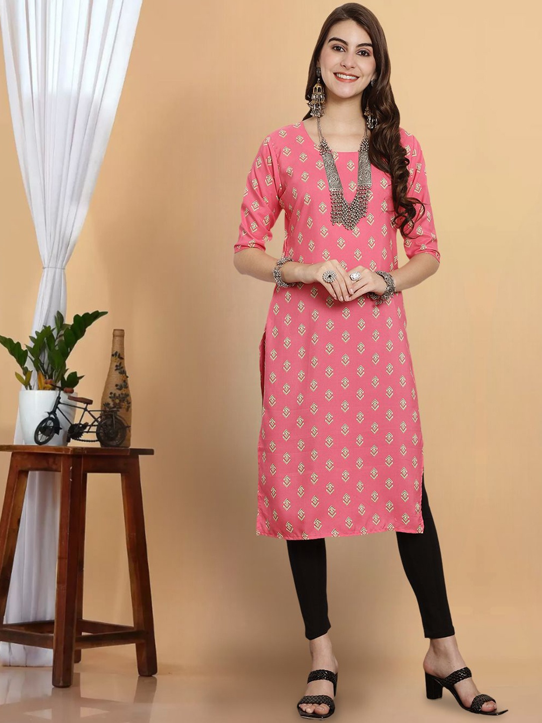 

7Threads Geometric Printed Round Neck Straight Kurta, Peach