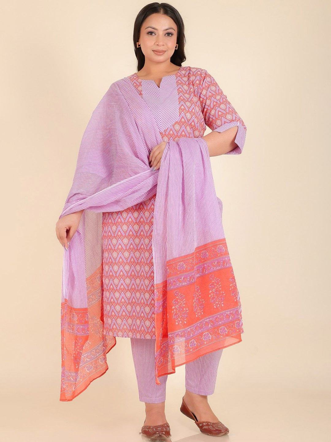 

Aramya Cotton Geometric Straight Kurta, Pink