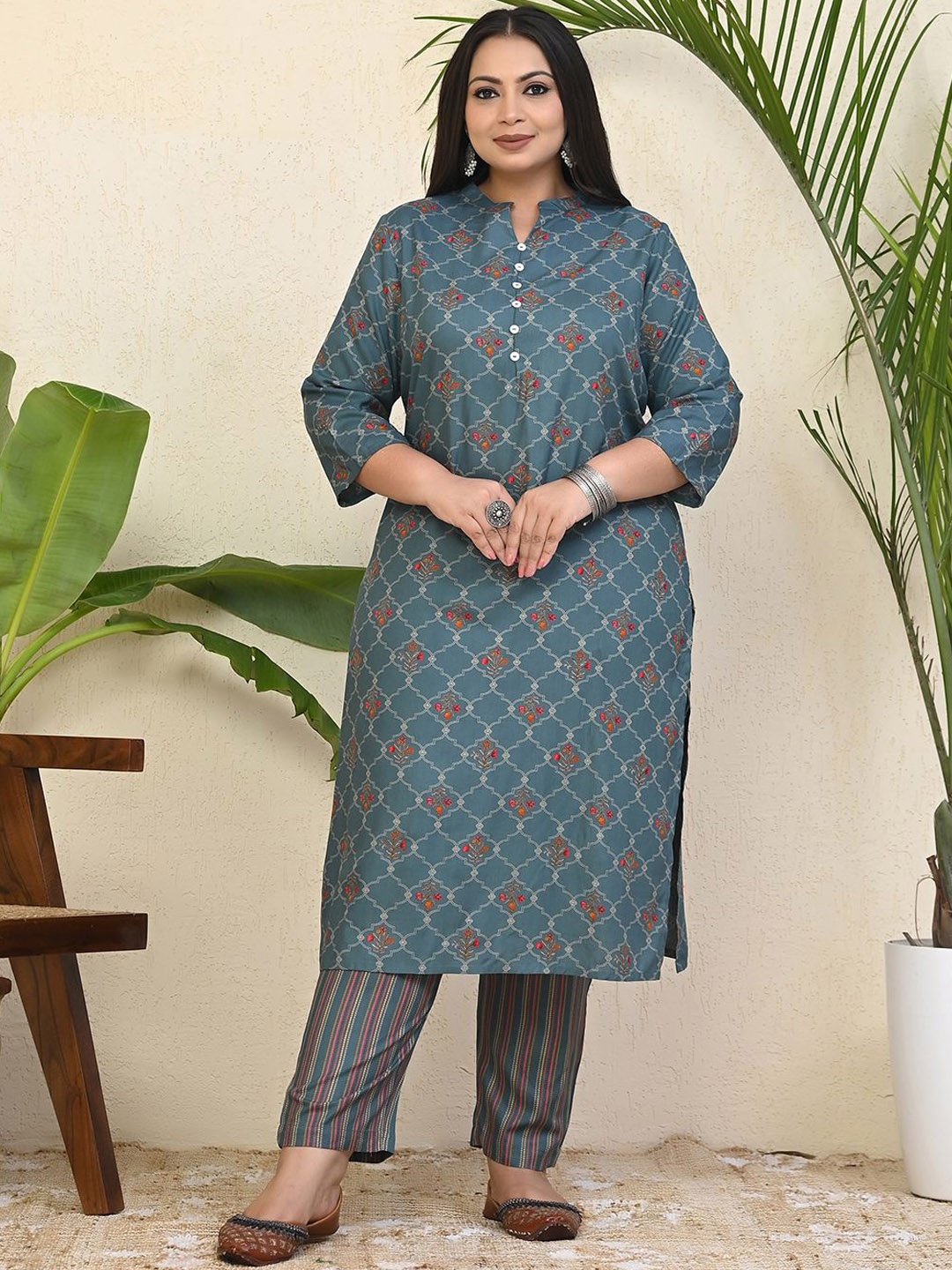

Aspriya Plus Size Floral Printed Mandarin Collar Straight Kurta with Trousers, Green