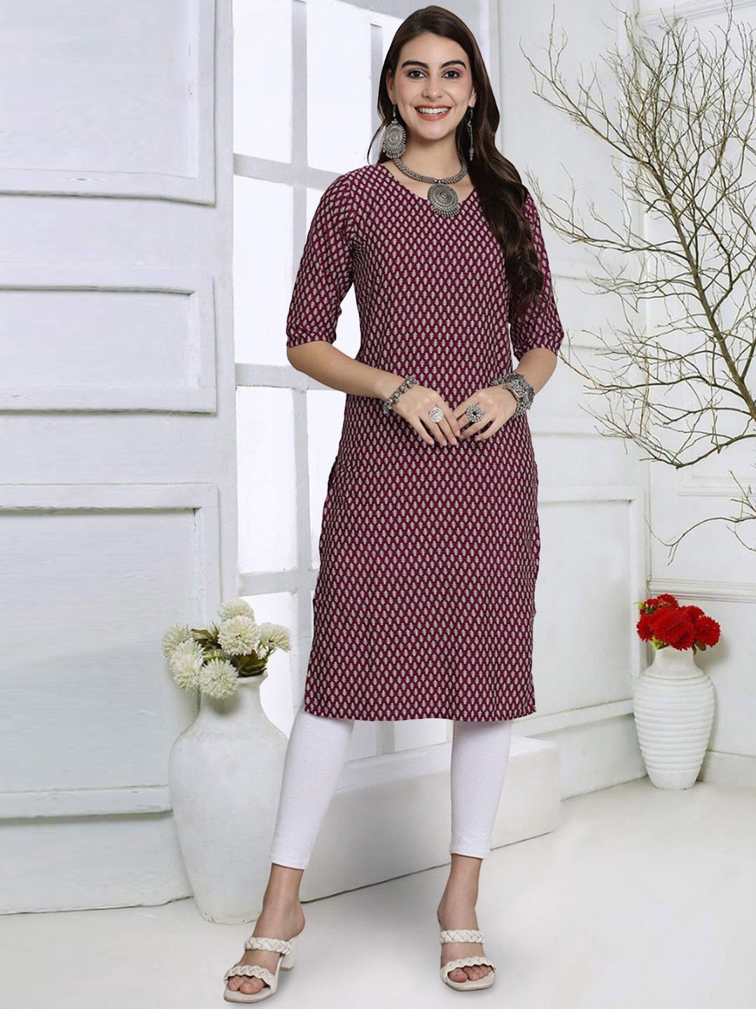 

7Threads Geometric Printed Round Neck Straight Kurta, Maroon