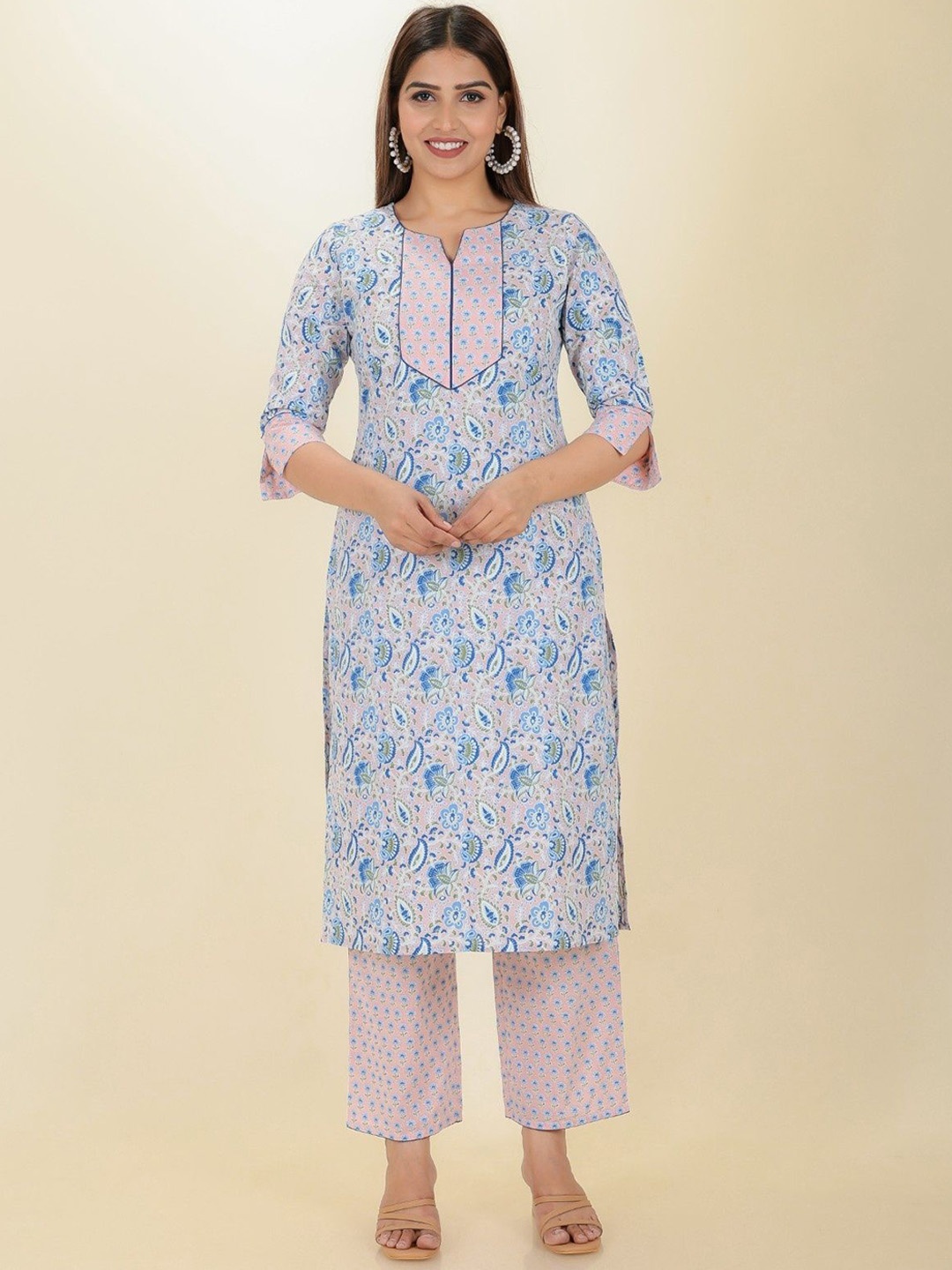 

Aramya Floral Printed Notched Round Neck Cotton Straight Kurta, Pink