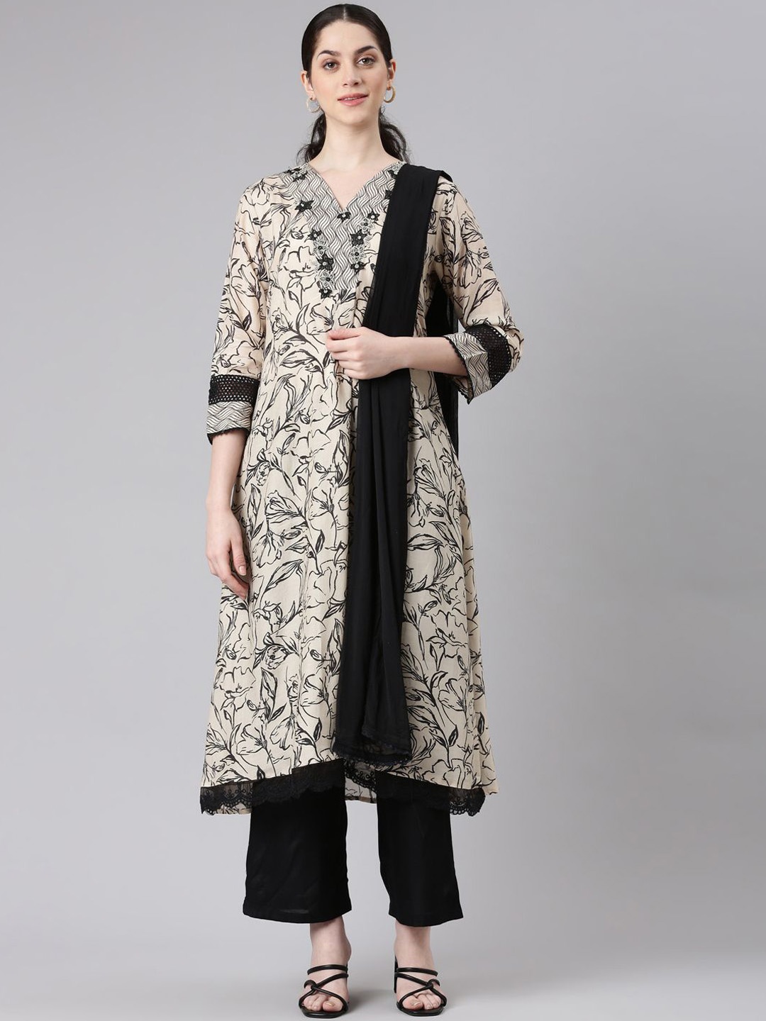 

Neerus Floral Printed Straight Kurta with Trousers & With Dupatta, Beige