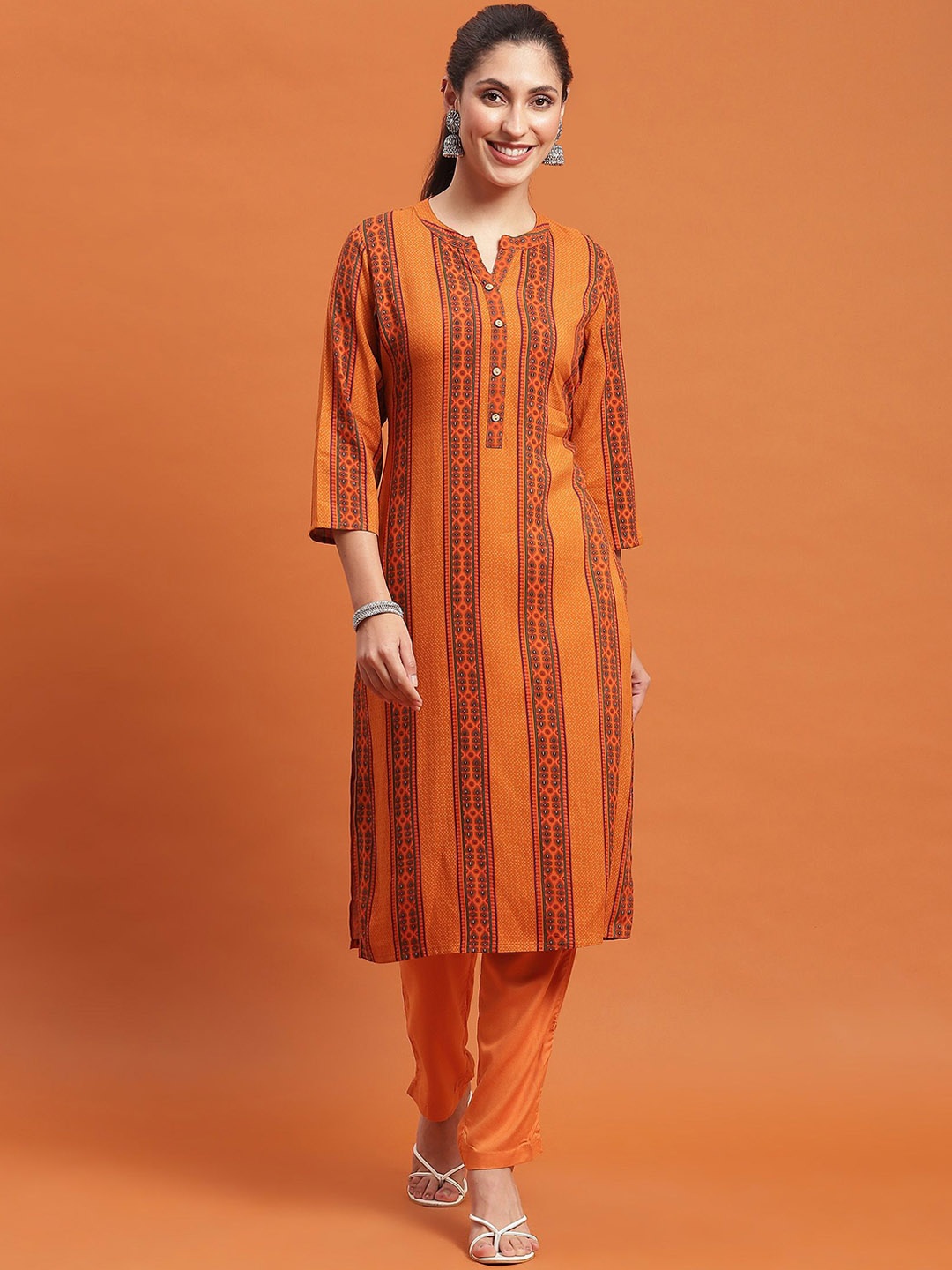 

Shree Geometric Printed Notch Neck Straight Kurta, Rust