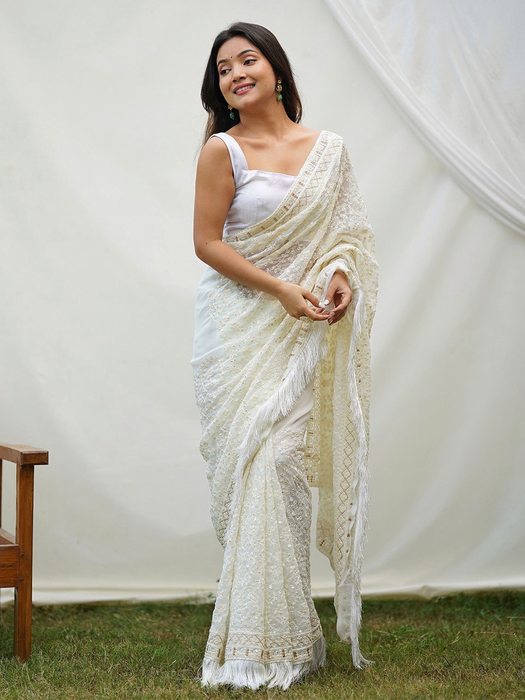 

elora Ethnic Motifs Pure Georgette Saree with blouse piece, White