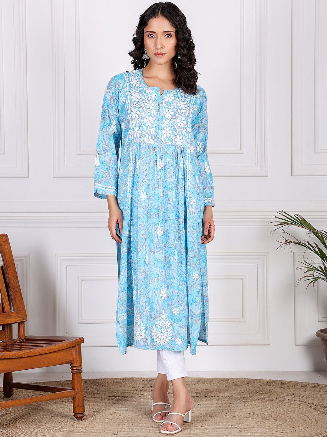 

Chowkhat Floral Printed Notch Neck Thread Work Panelled Pure Cotton A-Line Kurta, Blue