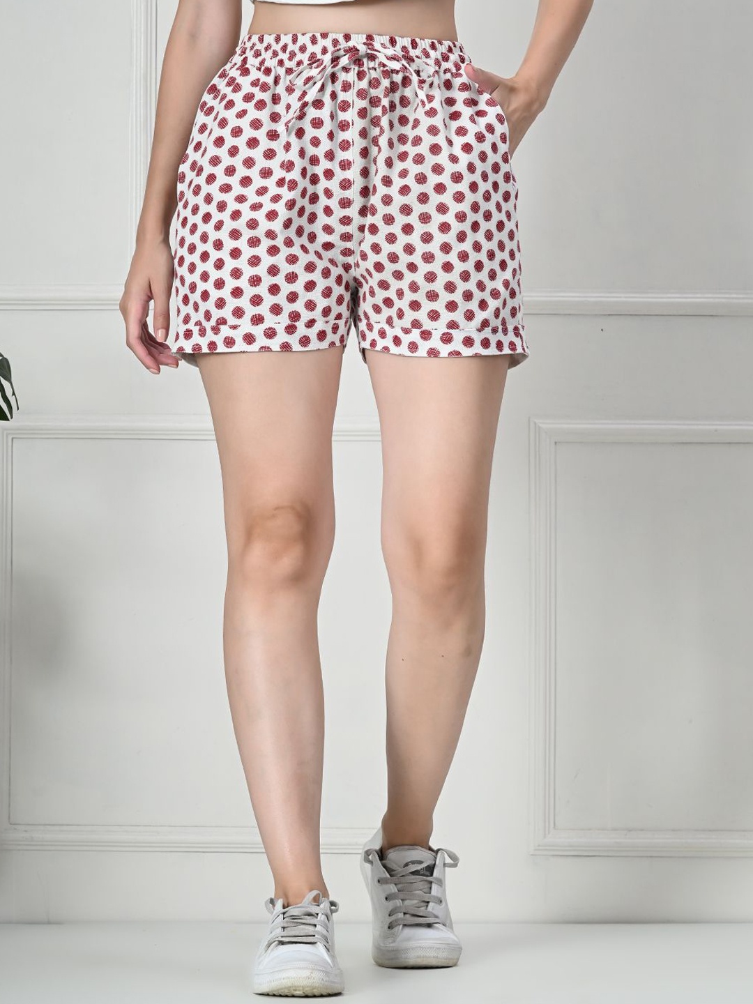 

Tushita Women Printed Relaxed Fit Shorts, Off white