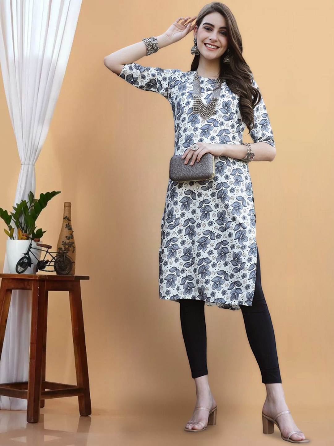 

7Threads Floral Printed Round Neck Straight Kurta, White