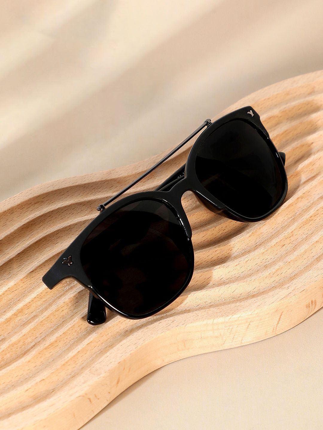 

HAUTE SAUCE by Campus Sutra Women Aviator Sunglasses with Polarised Lens, Black