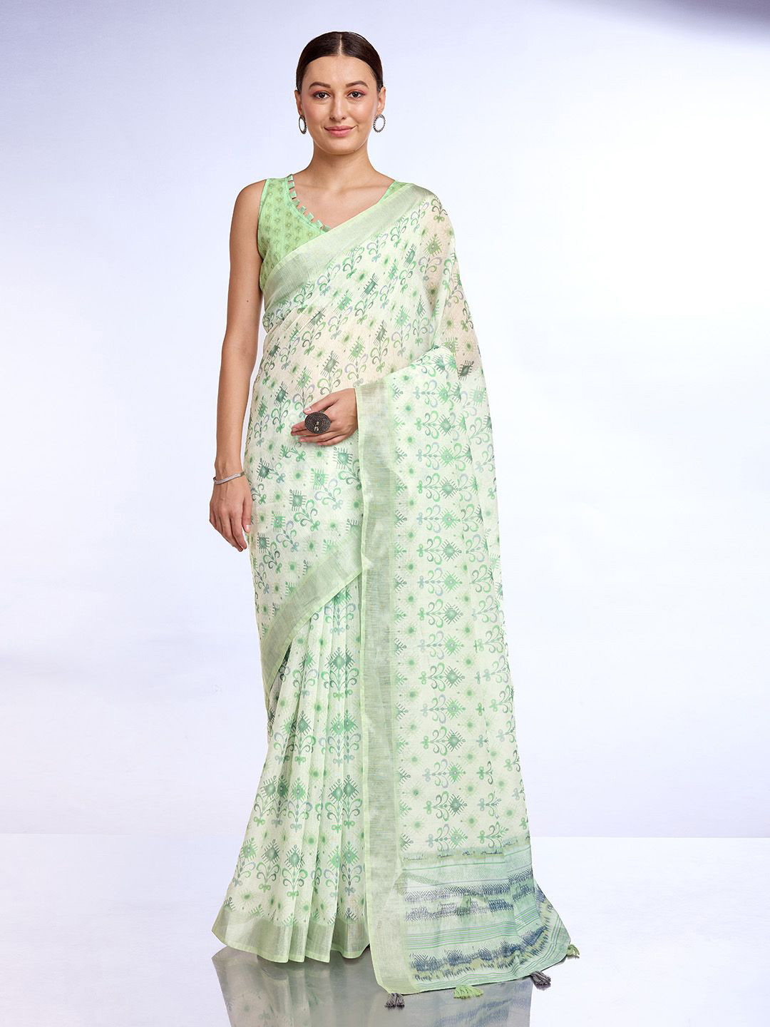 

Ishin printed saree with blouse piece, Green